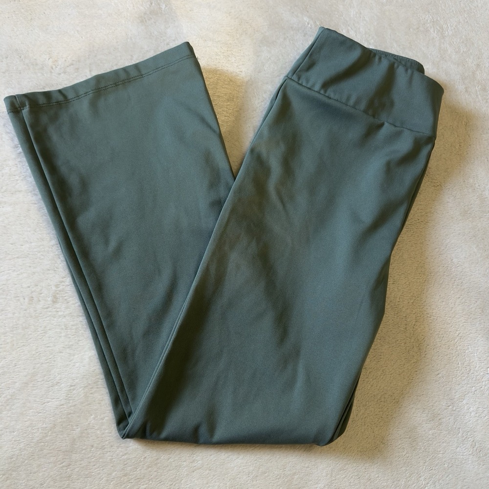 Runway‎ Quick dry Girls Flare Leggings Size Medium 8-10 Kids Green Pants